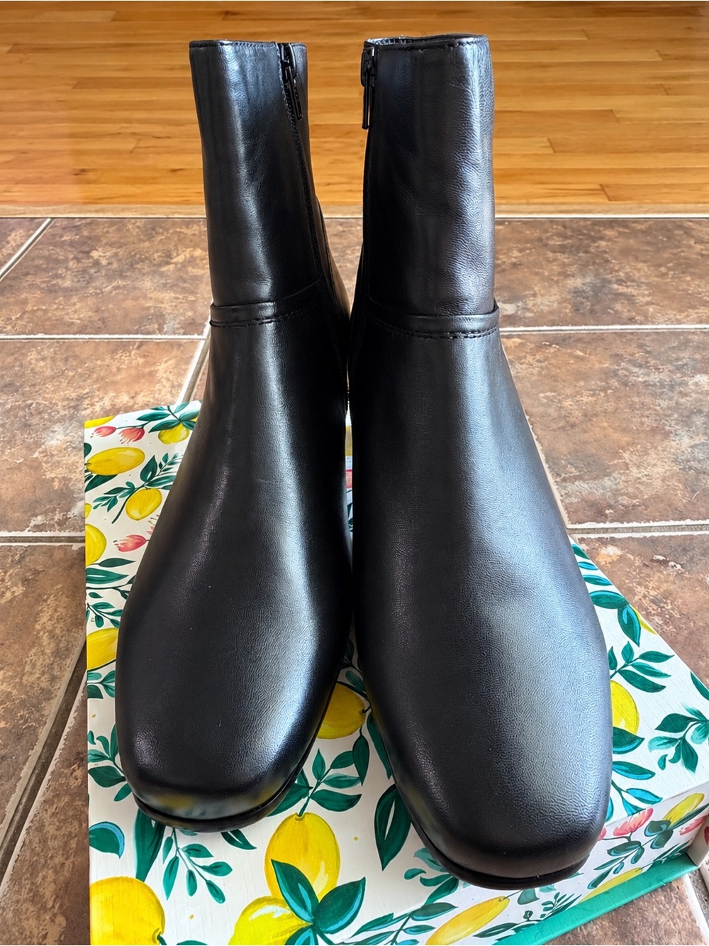 David Tate Women's Model Black Leather Bootie - Size 12W